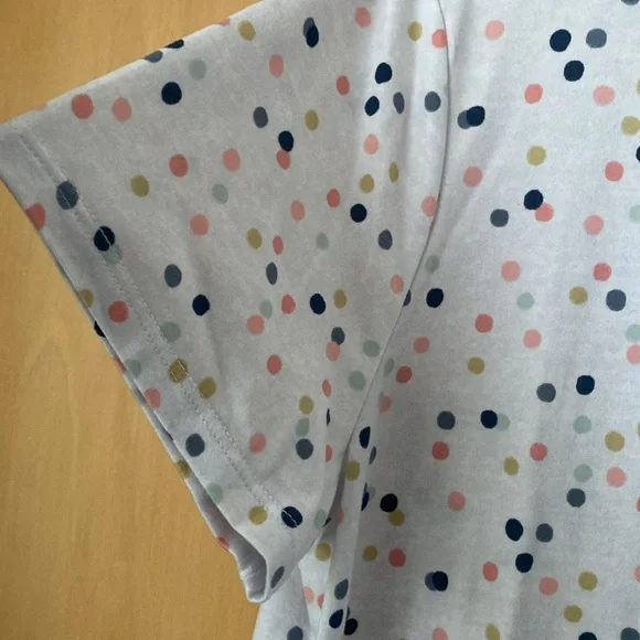 Jaclyn NewYork night shirt. Light gray background w/multicolored dots. Size M - Picture 3 of 5
